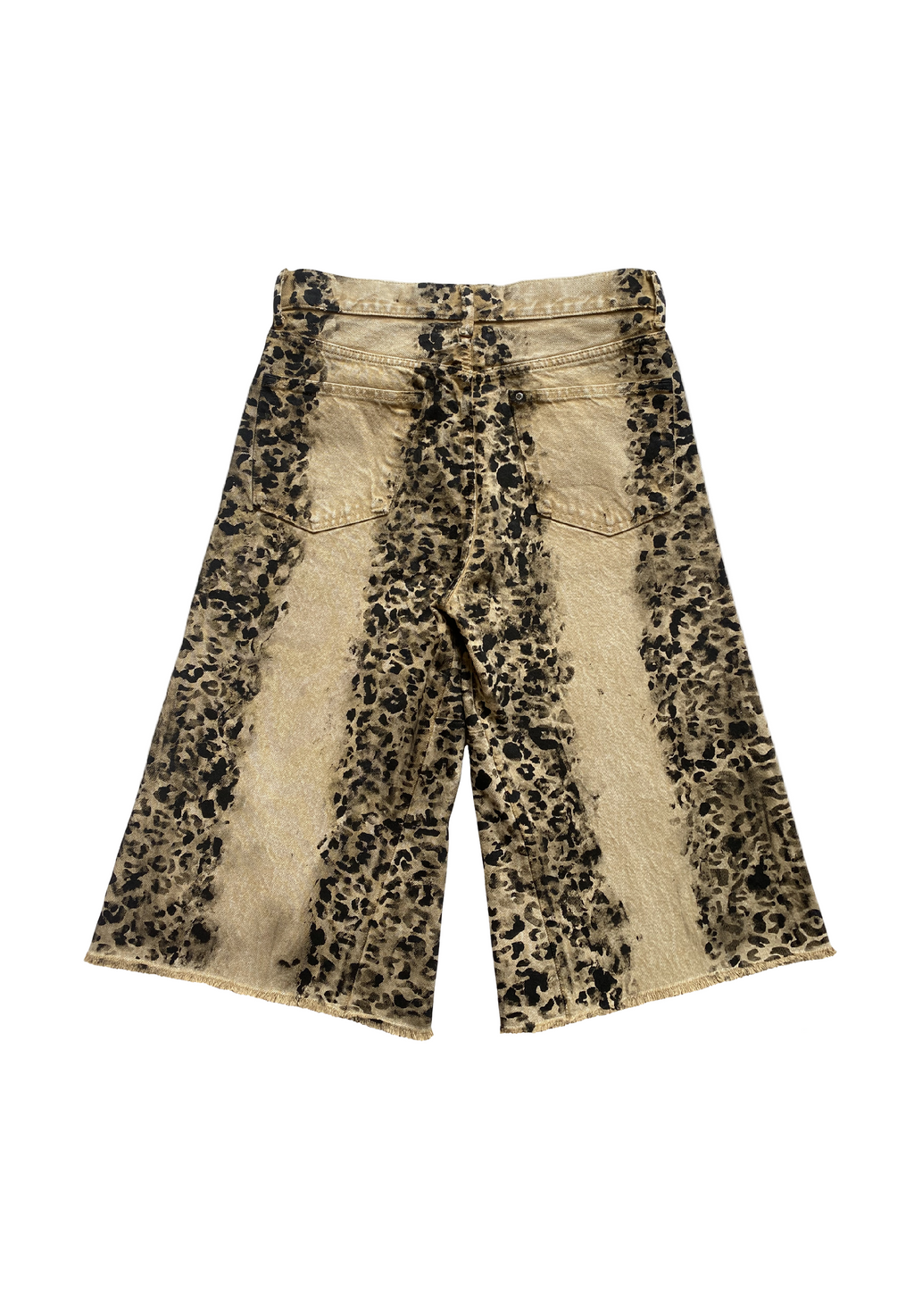 Dirty leopard jorts