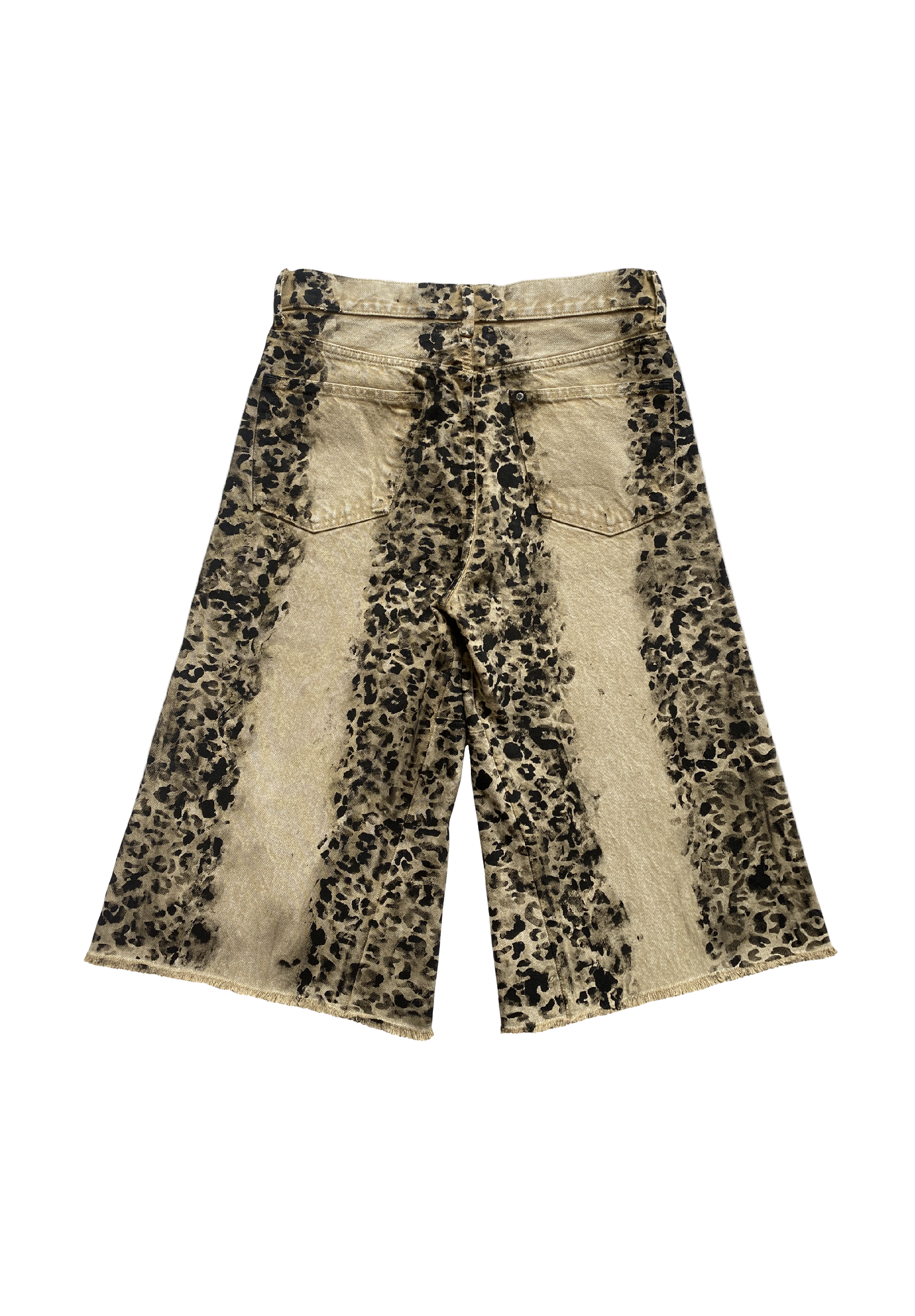 Dirty leopard jorts